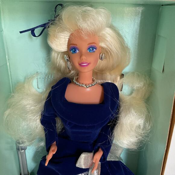 Barbie Winter Velvet Special Edition Avon Exclusive 1995 First in Series NIB - Picture 4 of 12